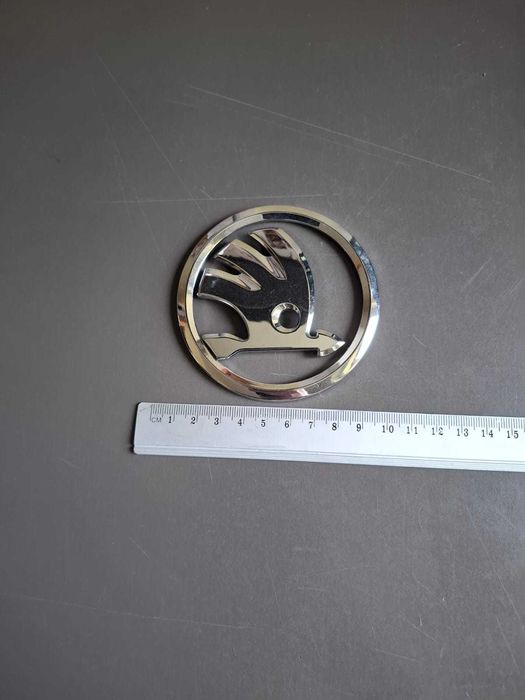 Emblemat Skoda na maskę NOWY ORYGINALNY