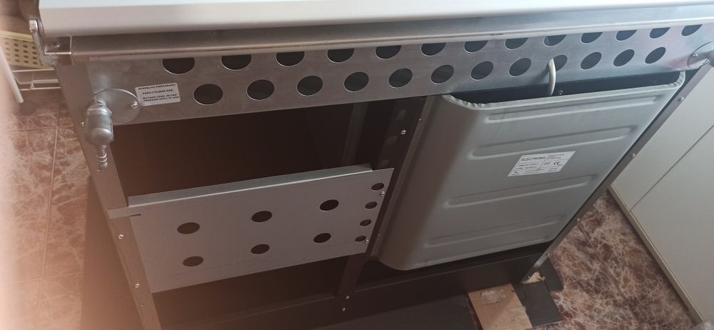 Fogão Inox com 5 bocas e forno