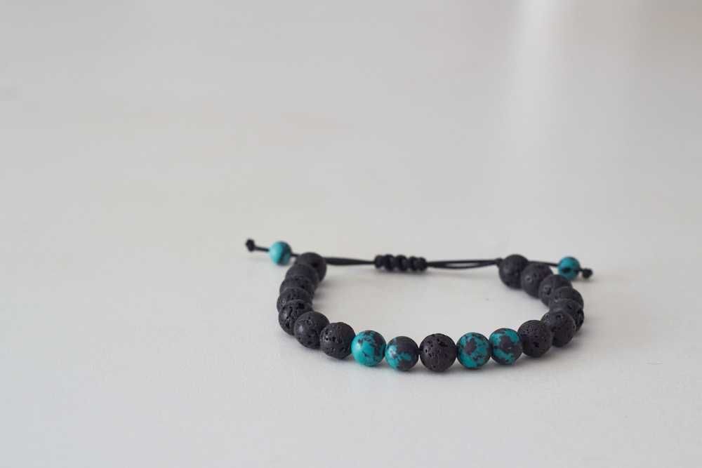 Pulseira de pedras vulcânicas e turquesa