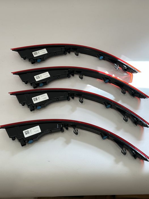 Audi Q8 q8 задні фонарі катафот фонарь наявність 4M8945702 4M8945701