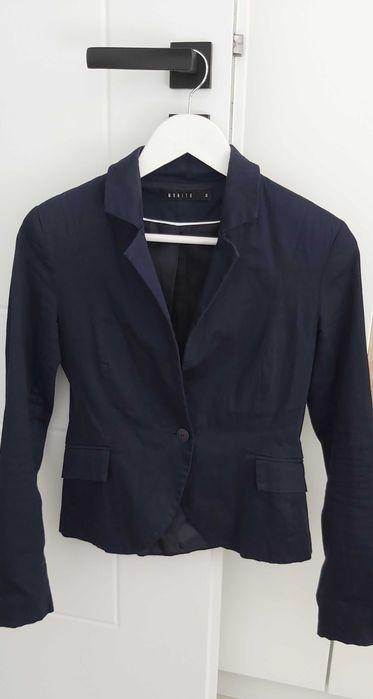 Granatowy klasyczny żakiet