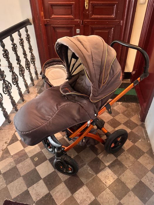 Ładny wózek z regulowanym oparciem