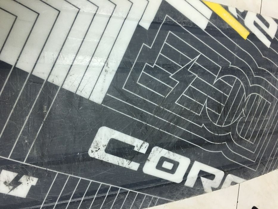 Prancha kitesurf kiteboard core bolt 3 142x42,75