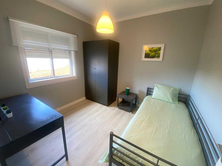 Quarto para Estudantes Universitários — Perto do Campus da Asprela | Casa Remodelada com Terraço