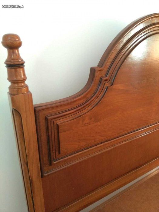 Cama de corpo e meio em madeira, colchão ortopédico e antialérgico