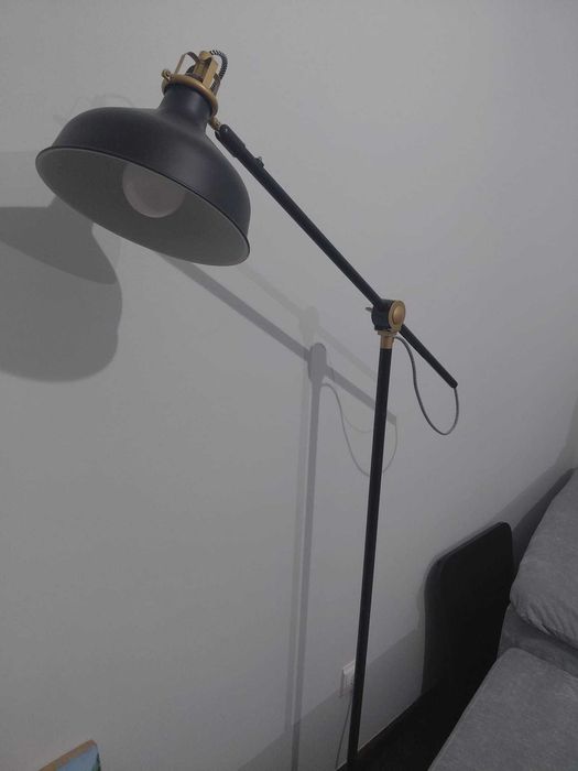 Candeeiro de pé IKEA
