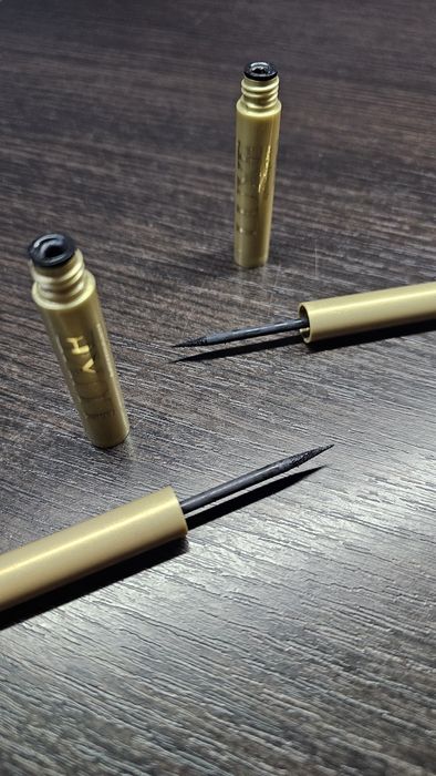 Avon - Eyeliner do kresek do oczu