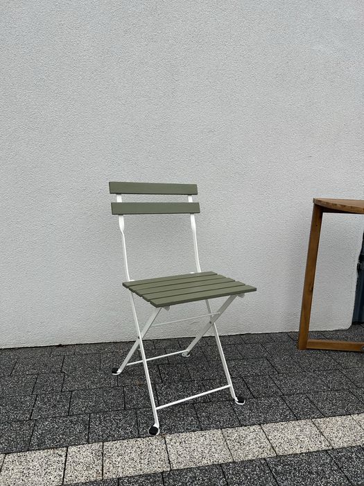 Zielone krzeslo balkonowe tarasowe ikea