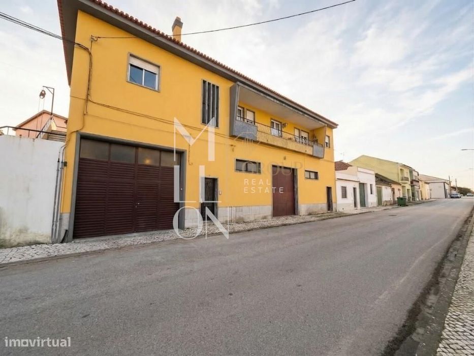 Armazém/Adega com 389 m2 em funcionamento na atividade vinícola – Alme