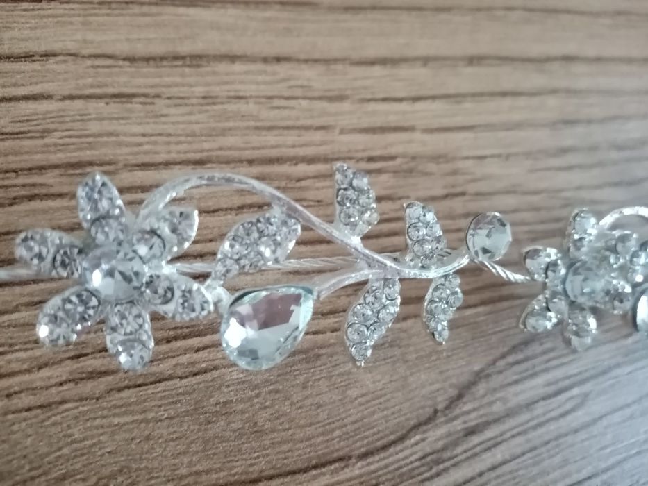 Ślubna ozdoba do włosów w kolorze srebra