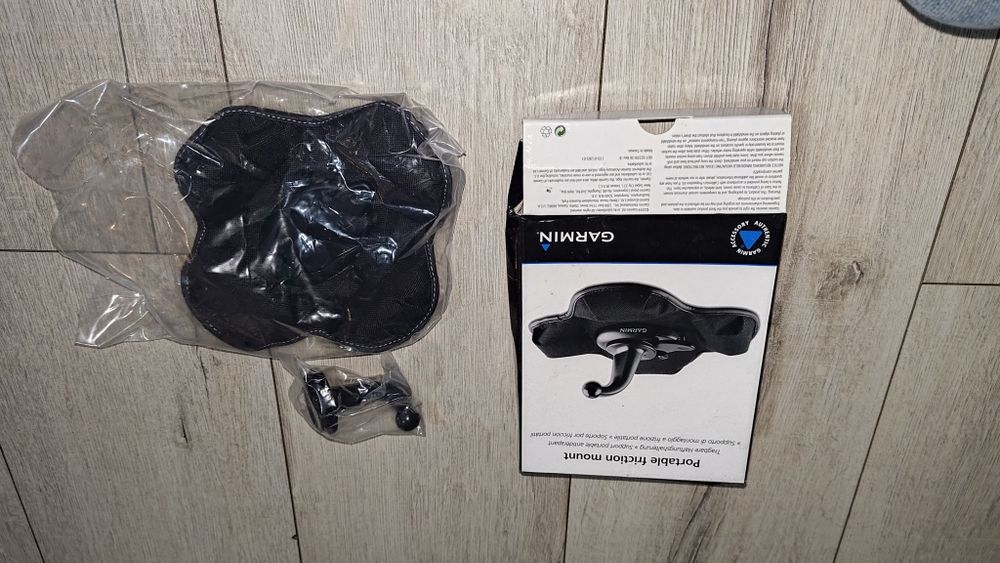 Uchwyt na nawigację Garmin uchwyt samochodowy na deskę