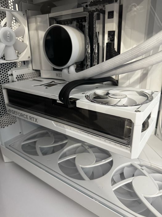 RTX 5080 Astral White