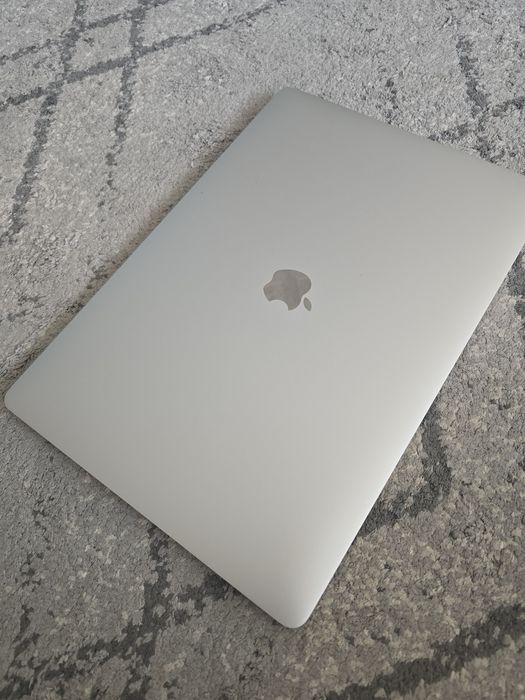 MacBook pro 15 A1990