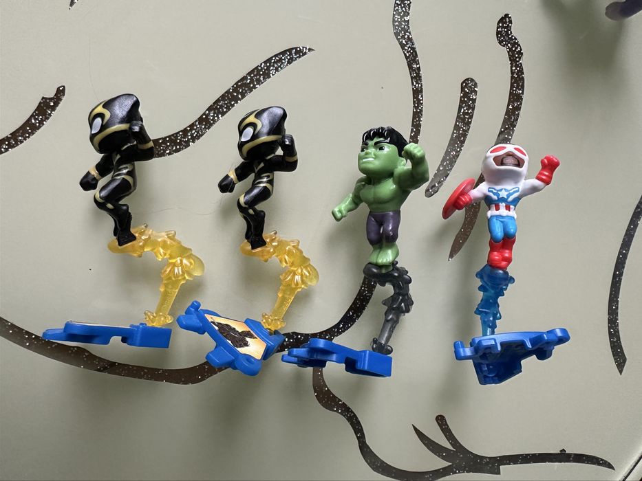 Кіндер іграшки різні