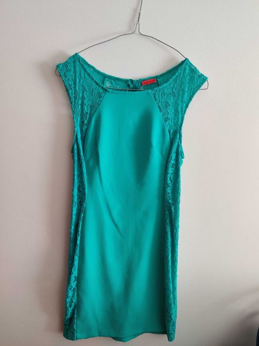 Vestido com detalhes em renda