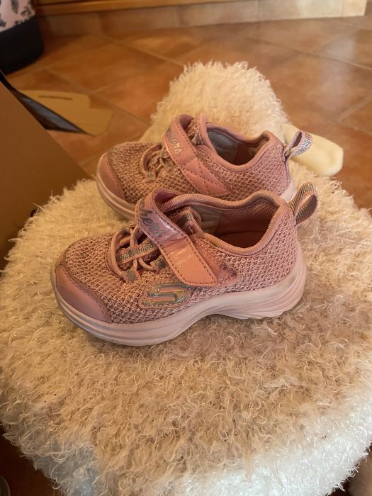 Ténis skechers 21