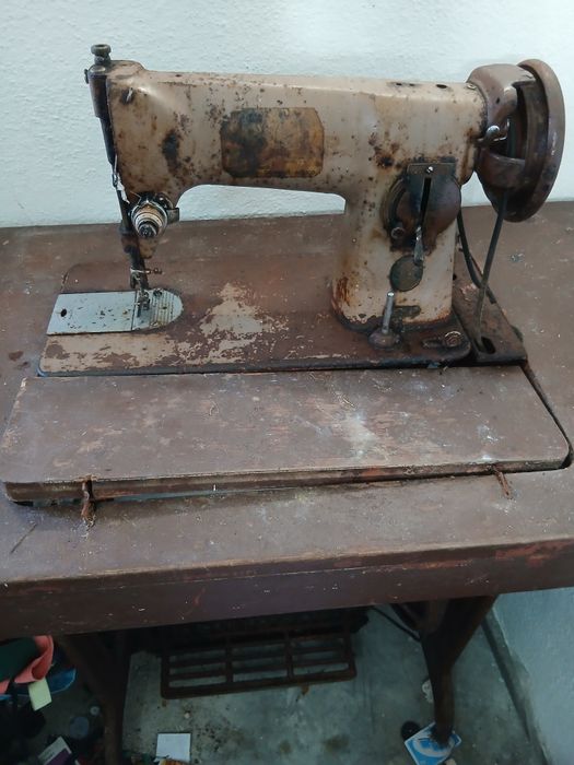 Macina de costura marca SINGER vintage