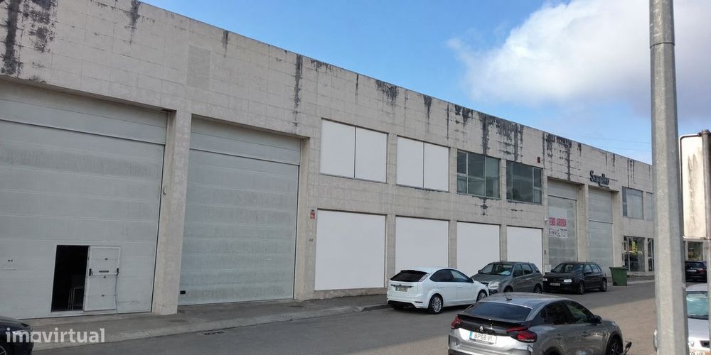 Ready-to-occupy Warehouse in Vila do Conde with Parking