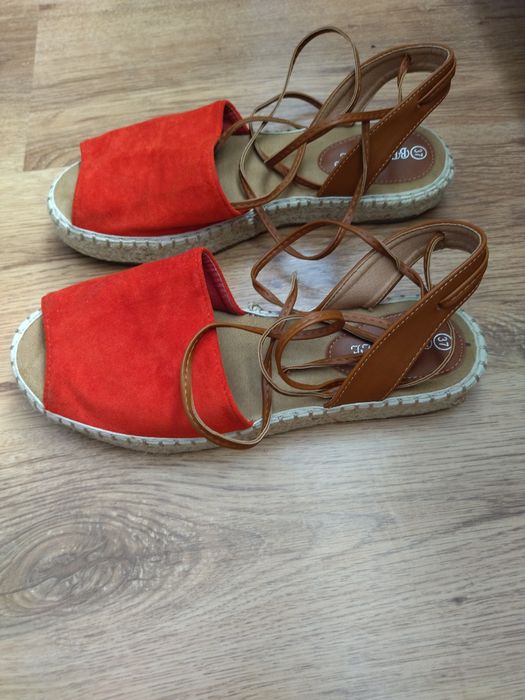 Czerwone espadryle odkryte palce i pięty wiązane r. 39