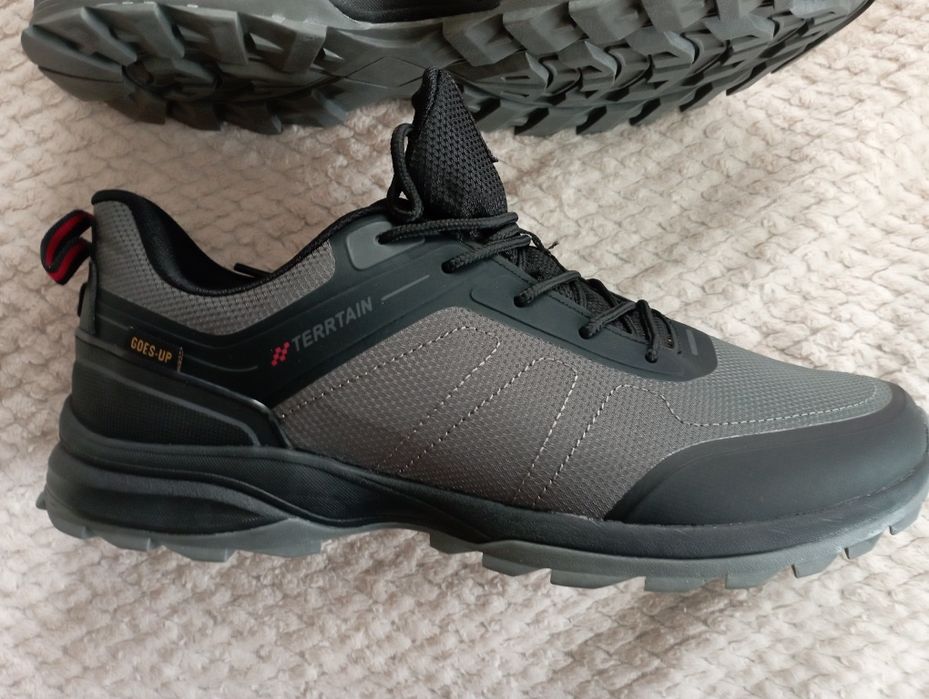 Продам нові кросівки  розмір 44  BAAS ploa