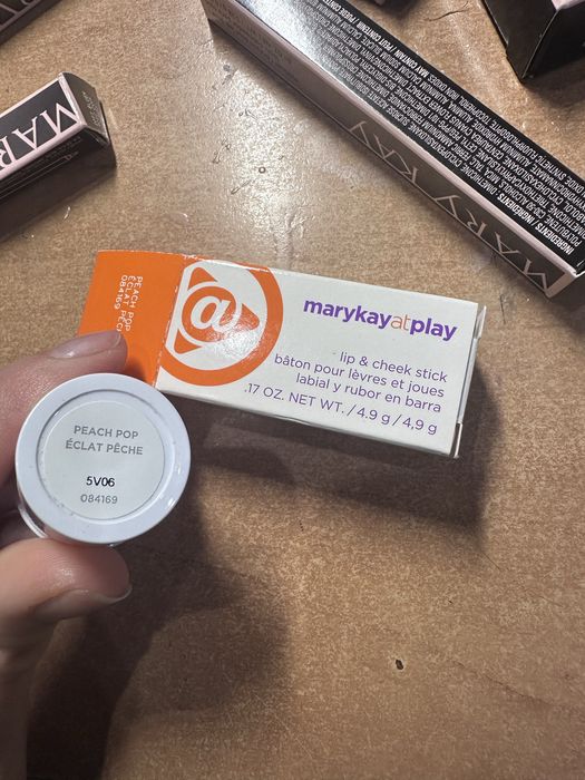 Помада, блиск мері кей