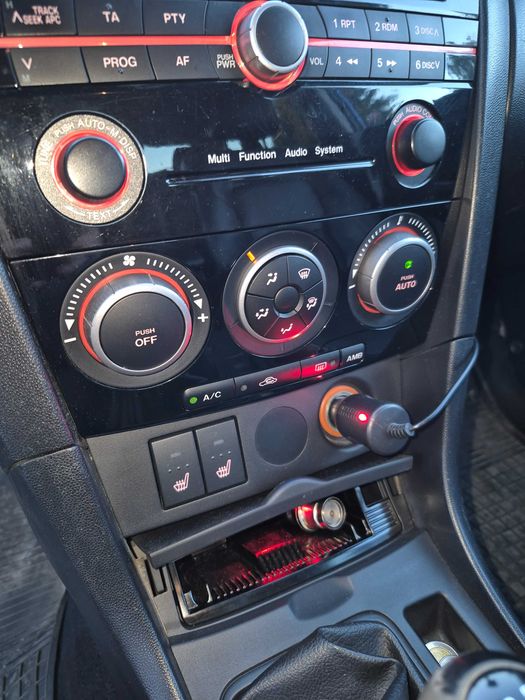 Samochód auto Mazda