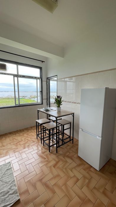 Quartos Amplos Para Arrendar - Barreiro/Lavradio - Despesas Incluídas