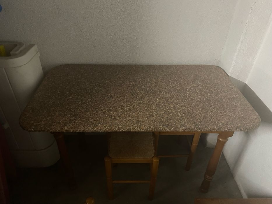 Mesa Tampo Pedra + Cadeiras