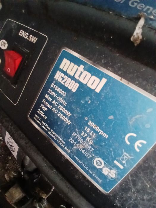 3 geradores energia a gasolina.