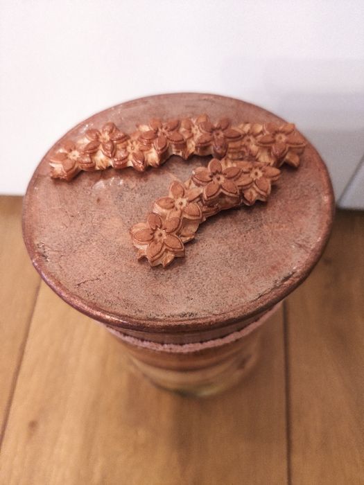 Słoik dekorowany metodą decoupage.