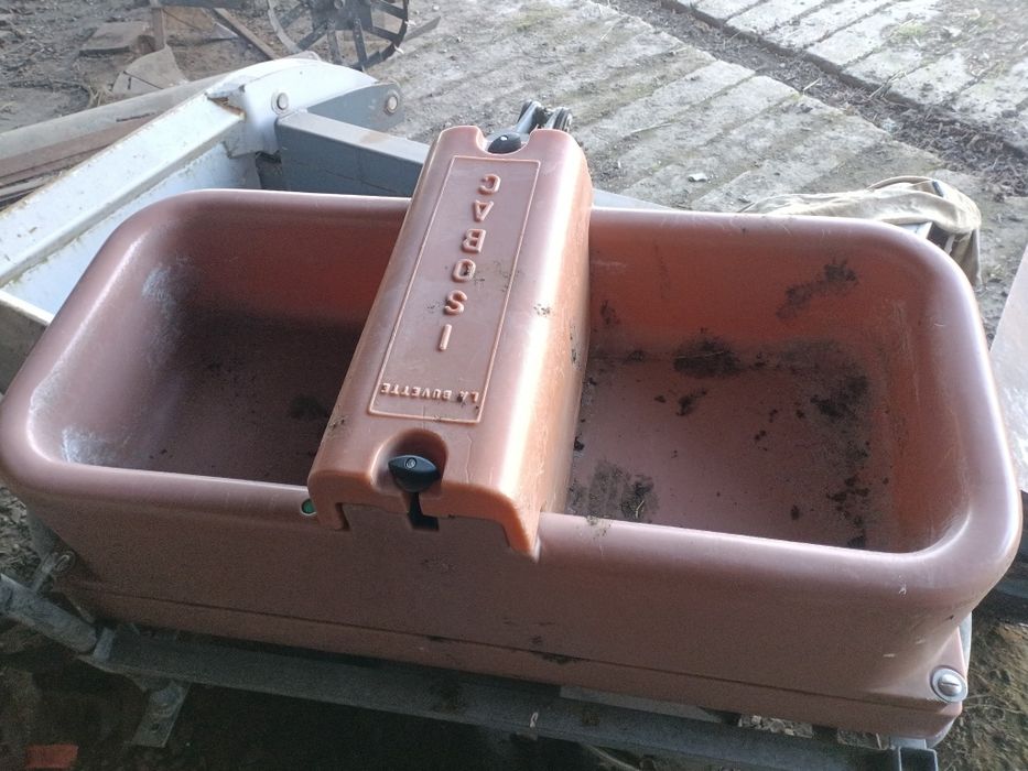Poidło pastwiskowe podgrzewane.
