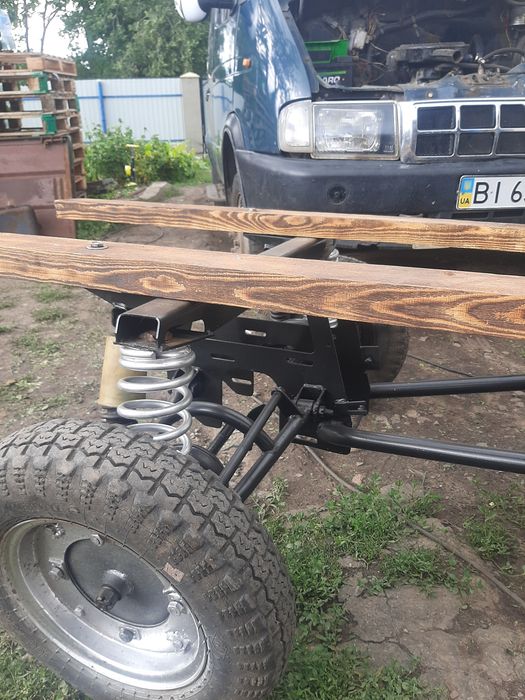 Муравей т200 електронне запалення з оптичним датчиком також маю до нього кузов. Резина рідна вантажна.