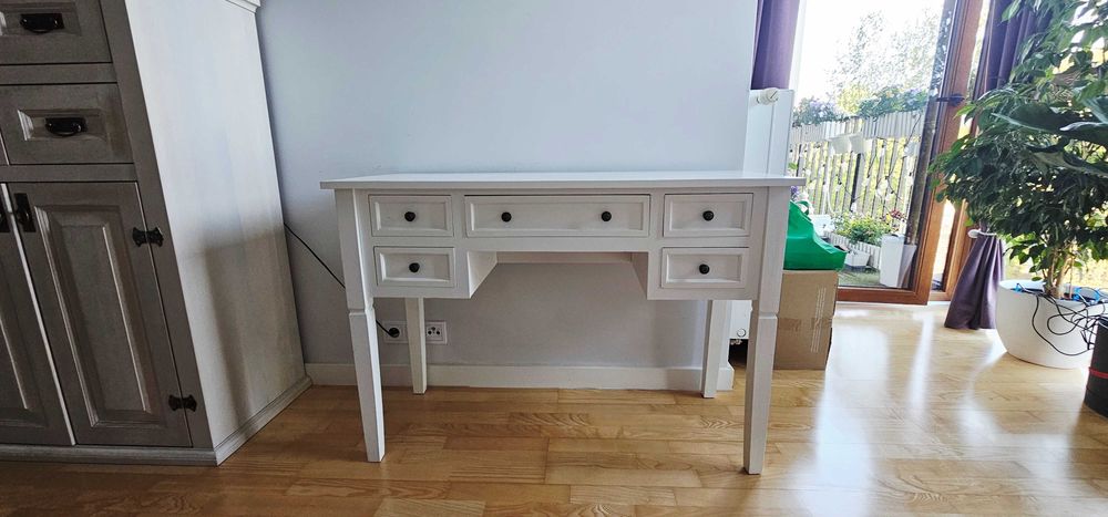 Biale biurko ikea