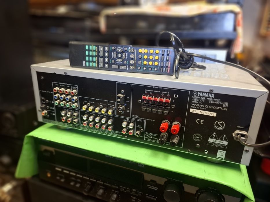 Amplituner Yamaha HTR-6030 pilot