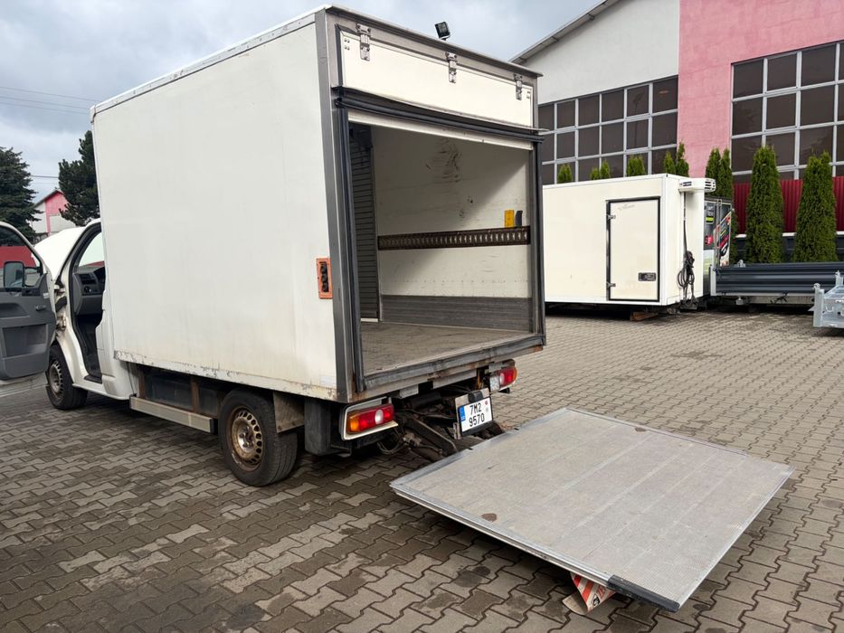 Kontener z windą załadowcza volkswagen