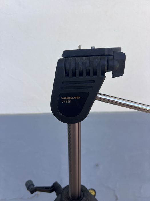 Vanguard Tripod VT-528