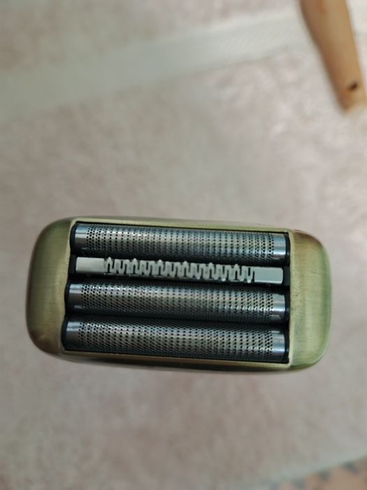 Электробритва сетка с встроенным триммером.