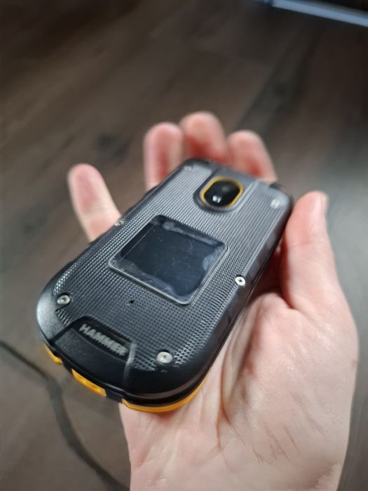 Telefon z klapką. Hammer BOW+