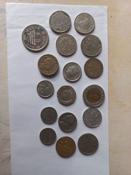 Продам монети в наборі