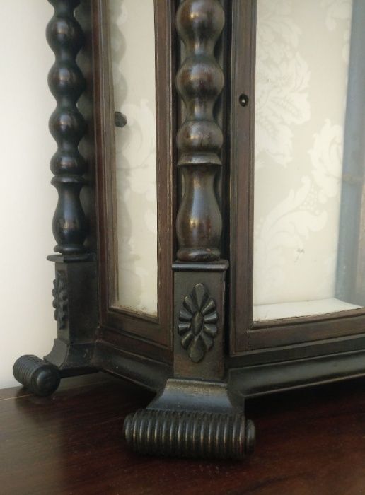 Oratório em Pau Santo