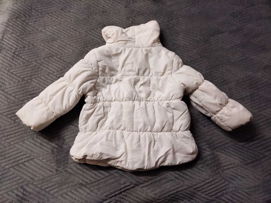 Biała kurtka dla dziewczynki