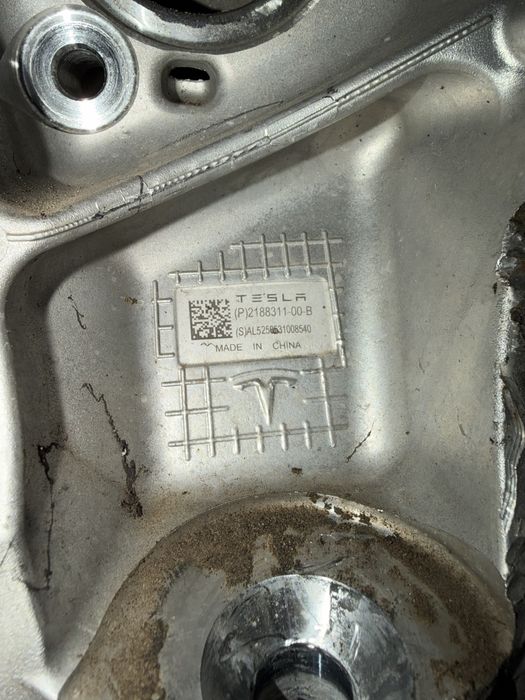 Цапфа ліва Tesla Y Juniper