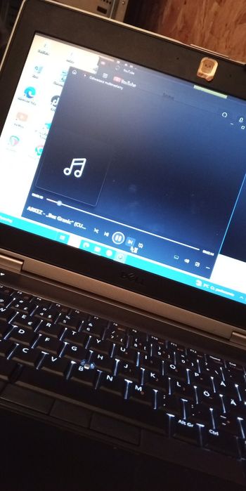 Sprzedam laptop i mikrofon studyjny dobrej jakości