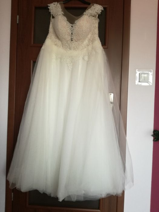 Piękna suknia ślubna.