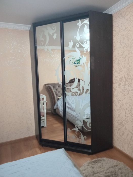 Продається кутова шафа