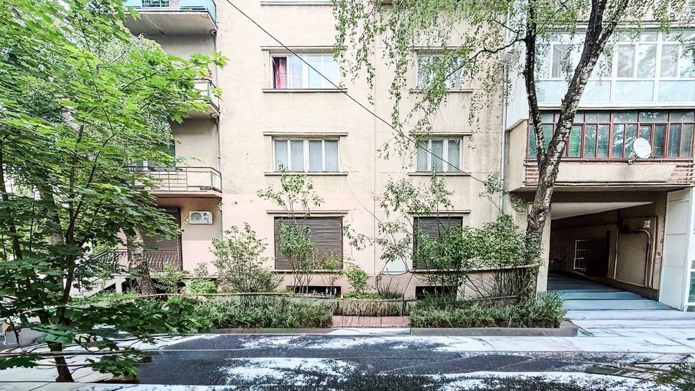 Здам в оренду фасадне приміщення в центрі міста. Перша лінія від дороги, панорамні вікна , пішохідний та автомобільний трафік , парковка . Франка 12 .