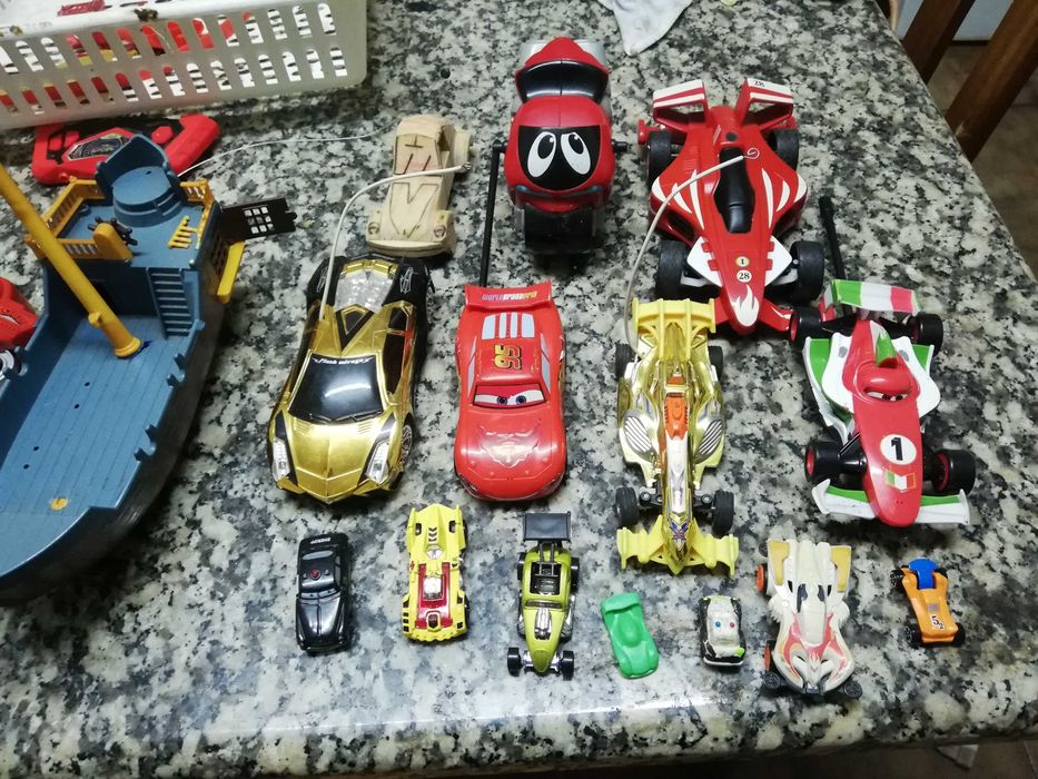 Brinquedos e bonecos para colecionadores ou criança