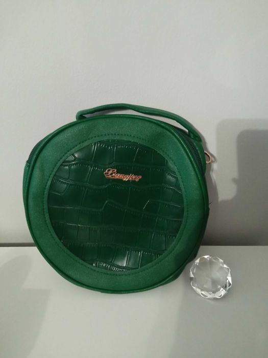 Zielona okrągła torebka