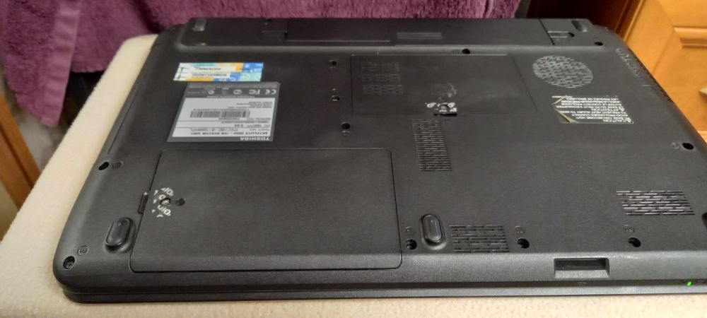 Laptop Toshiba c650–1fk ,Ram 4GB, HDD 320GB, cor2-duo 2.3 Ghz sprawny
