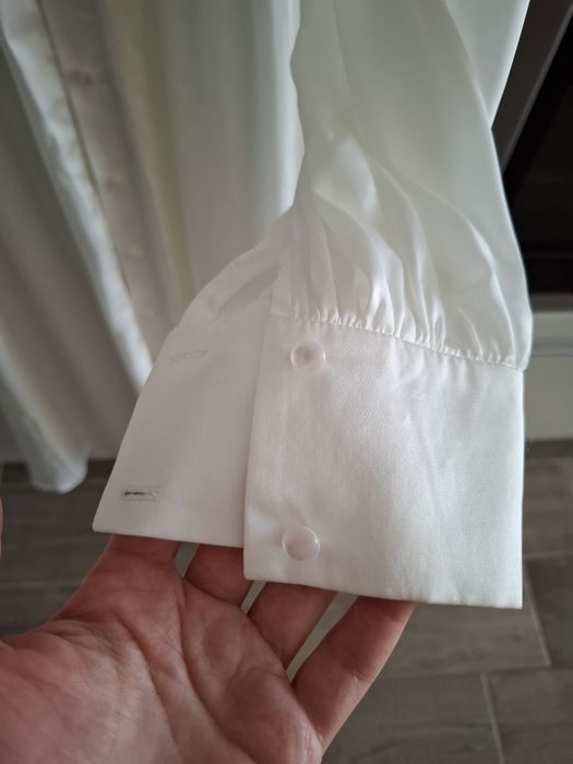 Святкова біла сукня та туфлі